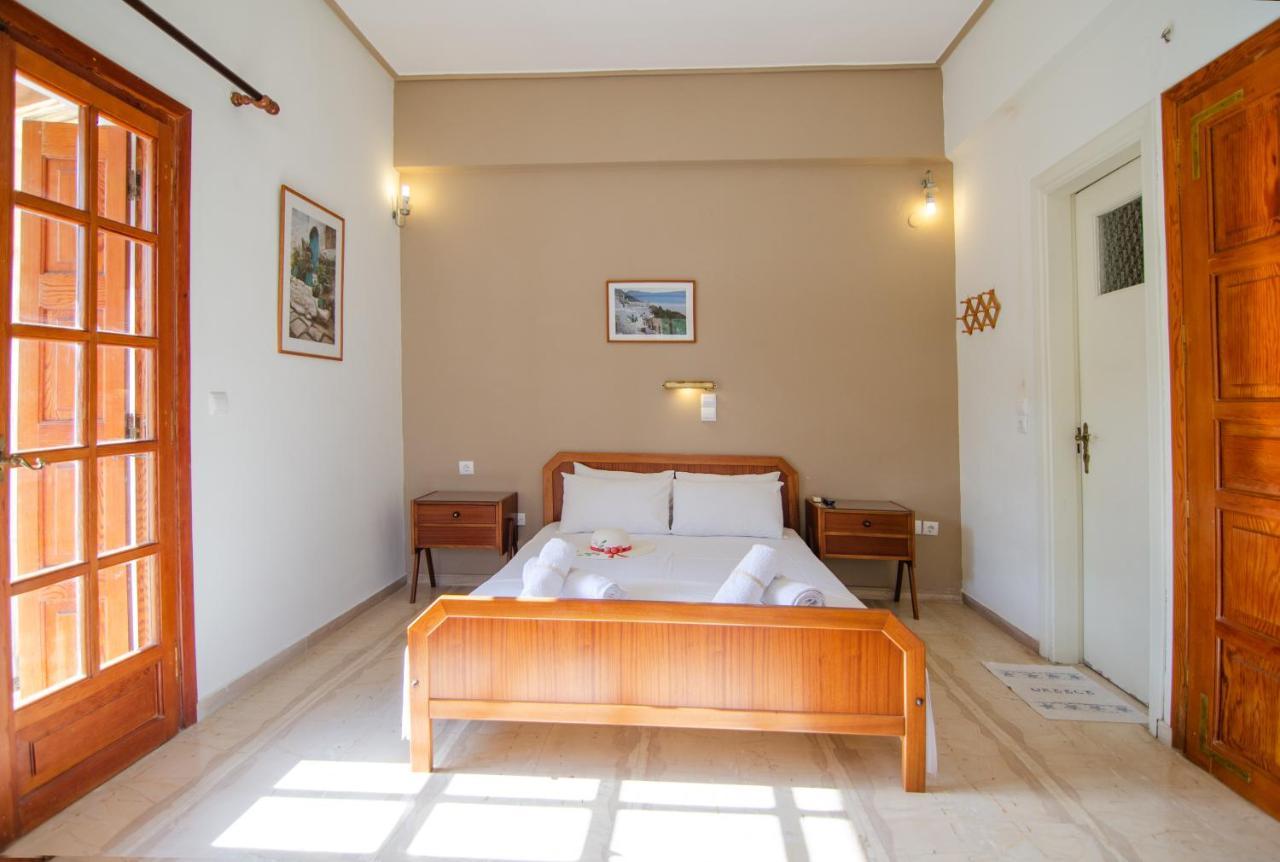 Almira Inn Иос Хора Екстериор снимка