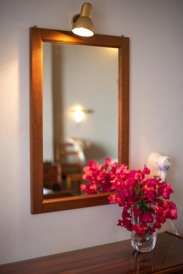 Almira Inn Иос Хора Екстериор снимка