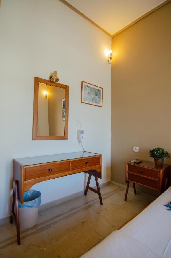 Almira Inn Иос Хора Екстериор снимка