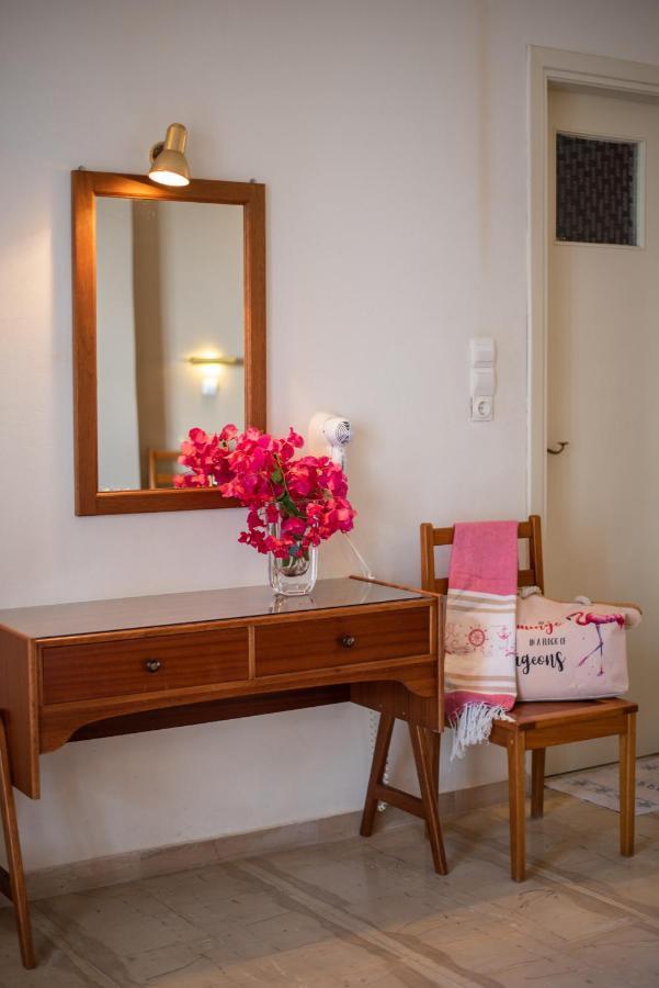 Almira Inn Иос Хора Екстериор снимка