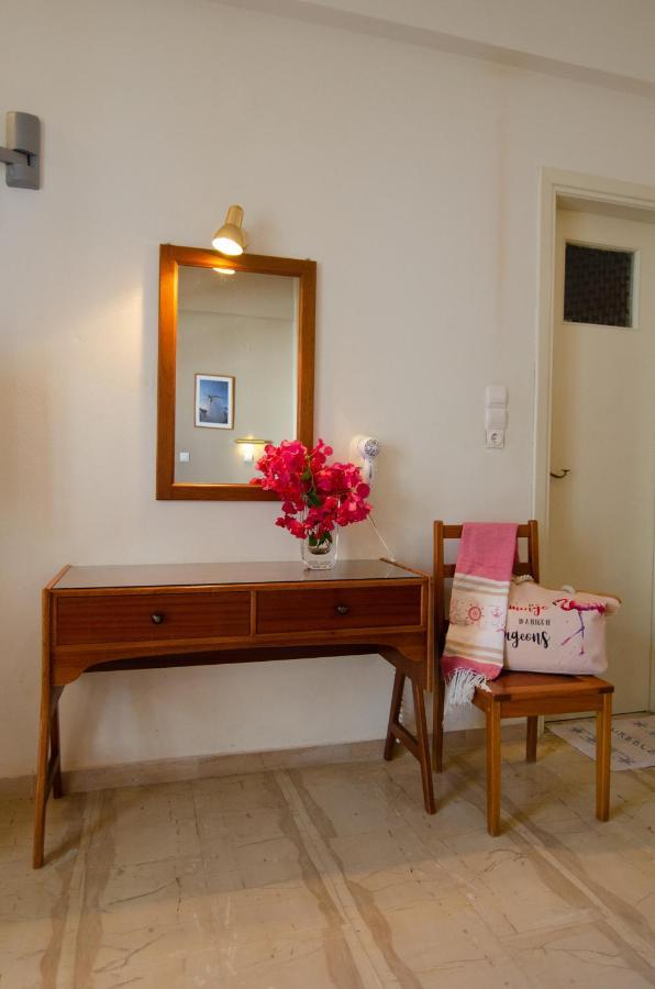 Almira Inn Иос Хора Екстериор снимка