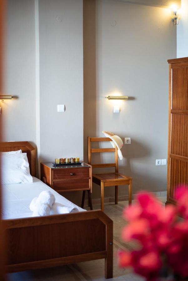 Almira Inn Иос Хора Екстериор снимка